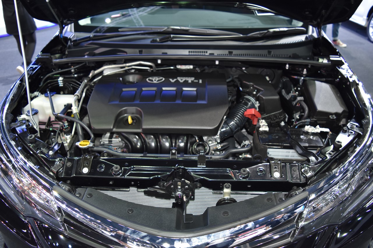 Toyota Corolla Altis 2017 engine bay