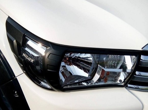 toyota hilux headlights