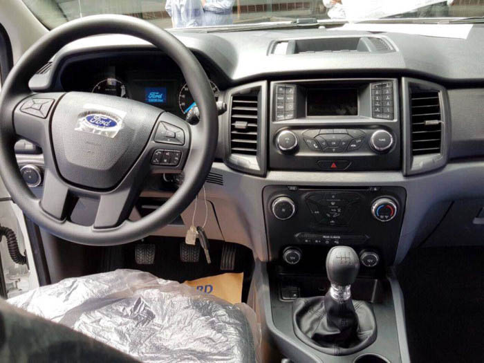 Ford Everest Ambiente 2017 interior