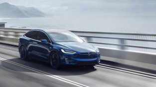 Tesla Model X 2020 Review: A Car Comes From The Future!